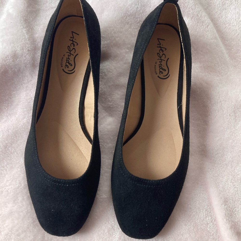 Life Stride Black Suede Flats-9.5w
